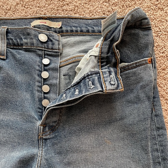 Levi’s Wedgie Fit High Rise Embroidered Jeans Size 32 - Picture 8 of 13